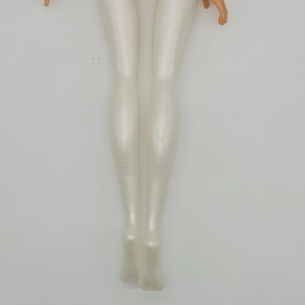 Hairmazing Fashion Doll Lavender Hair Pink Eyes Just Play Collector